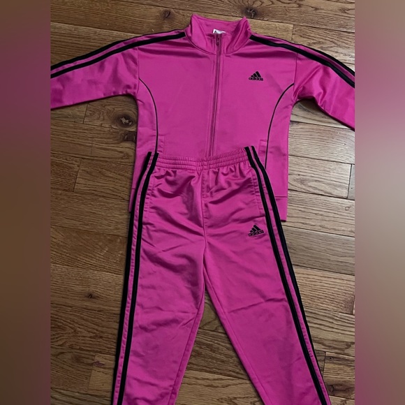 SOLD β
 π Pink ADIDAS set Size 6 π - Picture 1 of 4